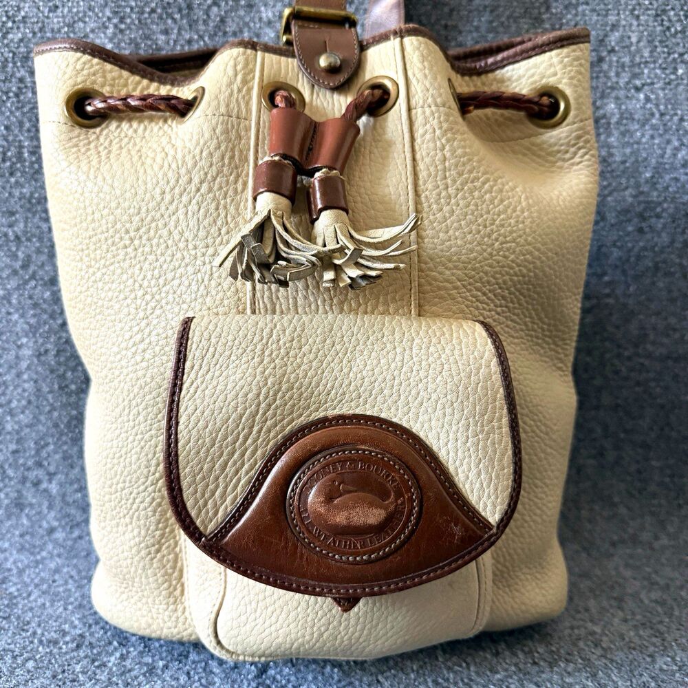 VTG Dooney & Bourke All Weather Pebbled Bucket Bag Tassel Single Strap USA